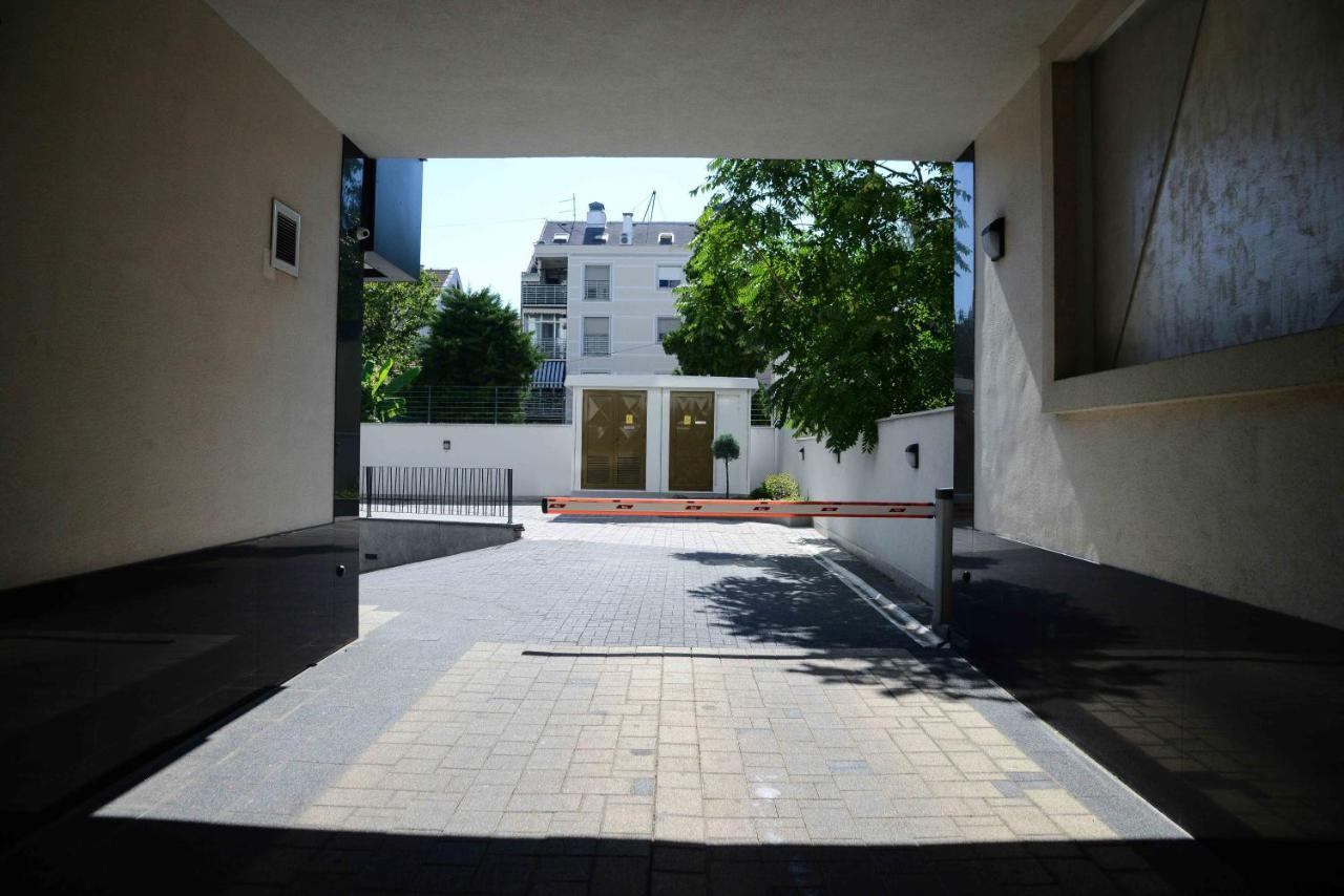 Tesla 70 Apartment With Secure Parking In The Garage Novi Sad Bagian luar foto