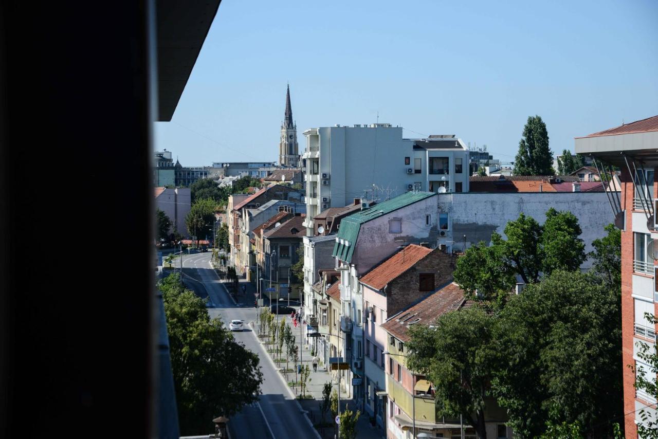 Tesla 70 Apartment With Secure Parking In The Garage Novi Sad Bagian luar foto