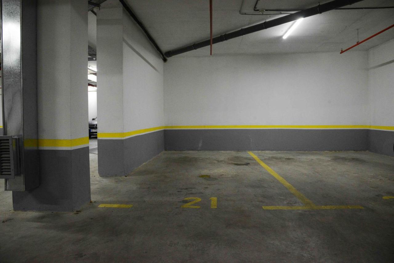 Tesla 70 Apartment With Secure Parking In The Garage Novi Sad Bagian luar foto