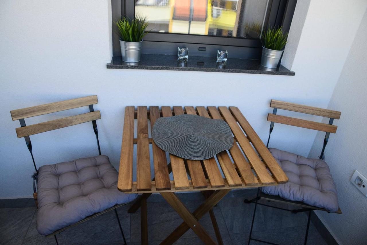 Tesla 70 Apartment With Secure Parking In The Garage Novi Sad Bagian luar foto