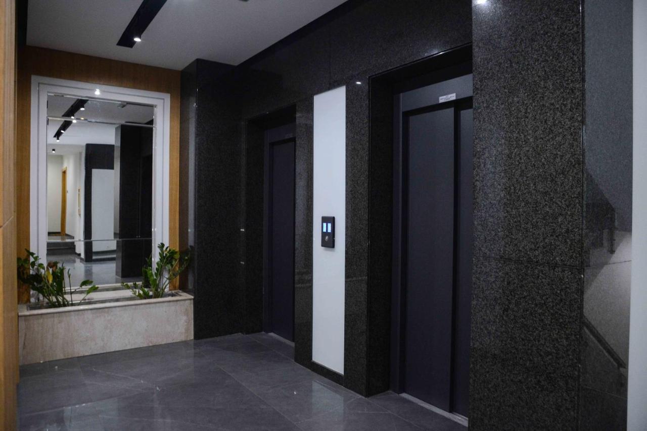 Tesla 70 Apartment With Secure Parking In The Garage Novi Sad Bagian luar foto