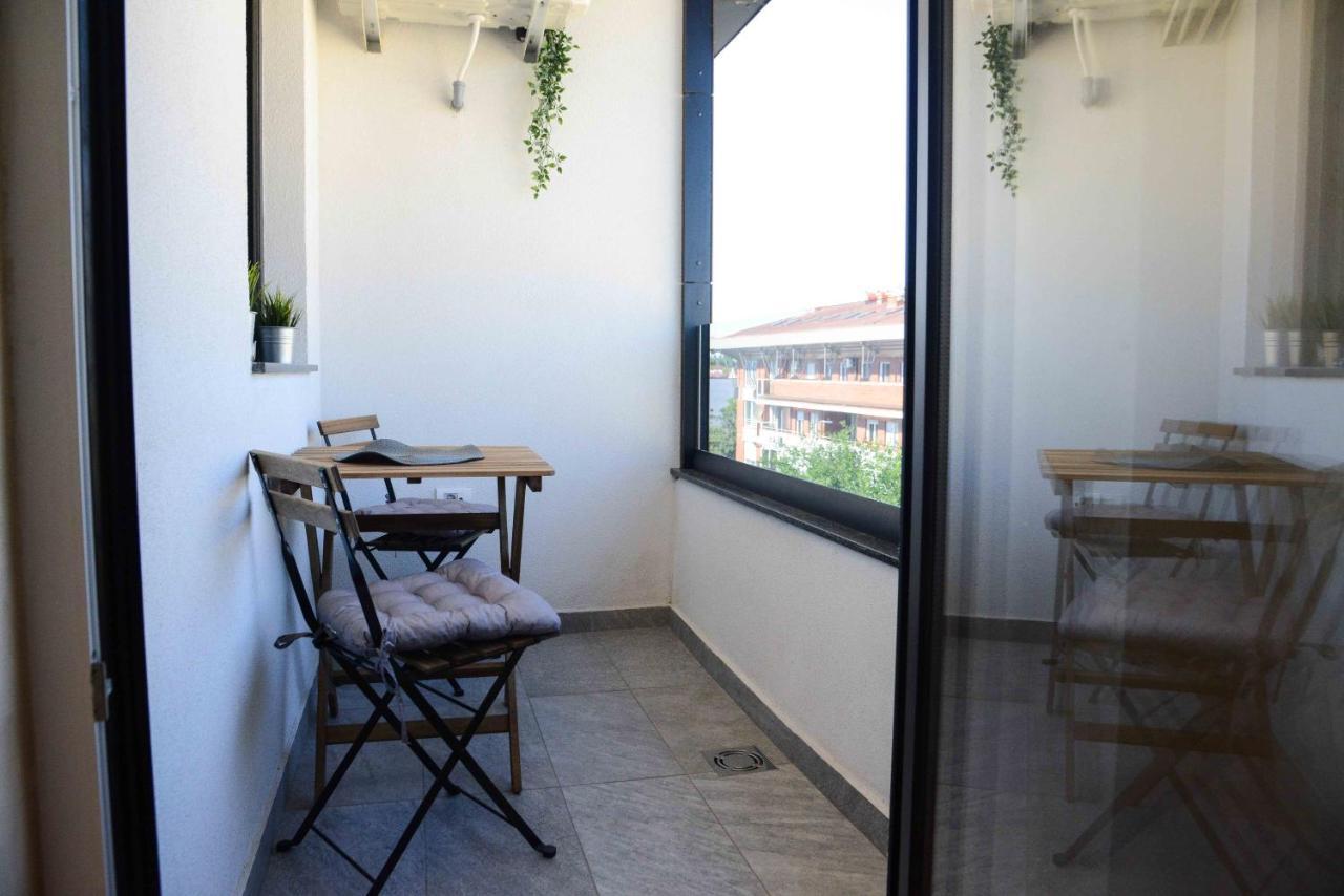 Tesla 70 Apartment With Secure Parking In The Garage Novi Sad Bagian luar foto