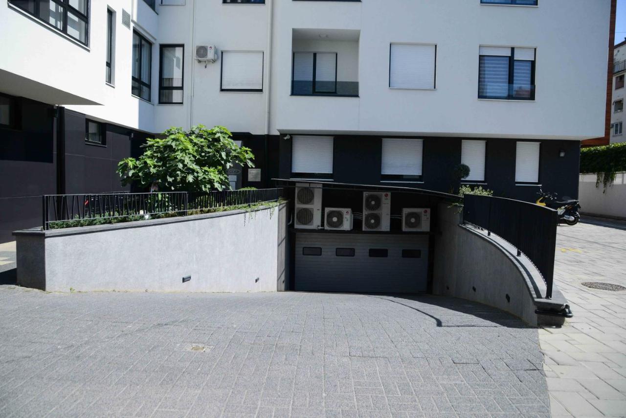 Tesla 70 Apartment With Secure Parking In The Garage Novi Sad Bagian luar foto