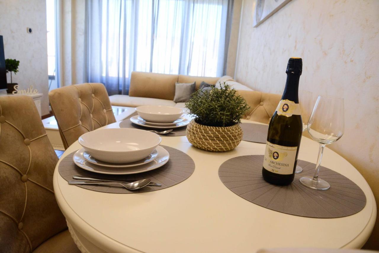 Tesla 70 Apartment With Secure Parking In The Garage Novi Sad Bagian luar foto