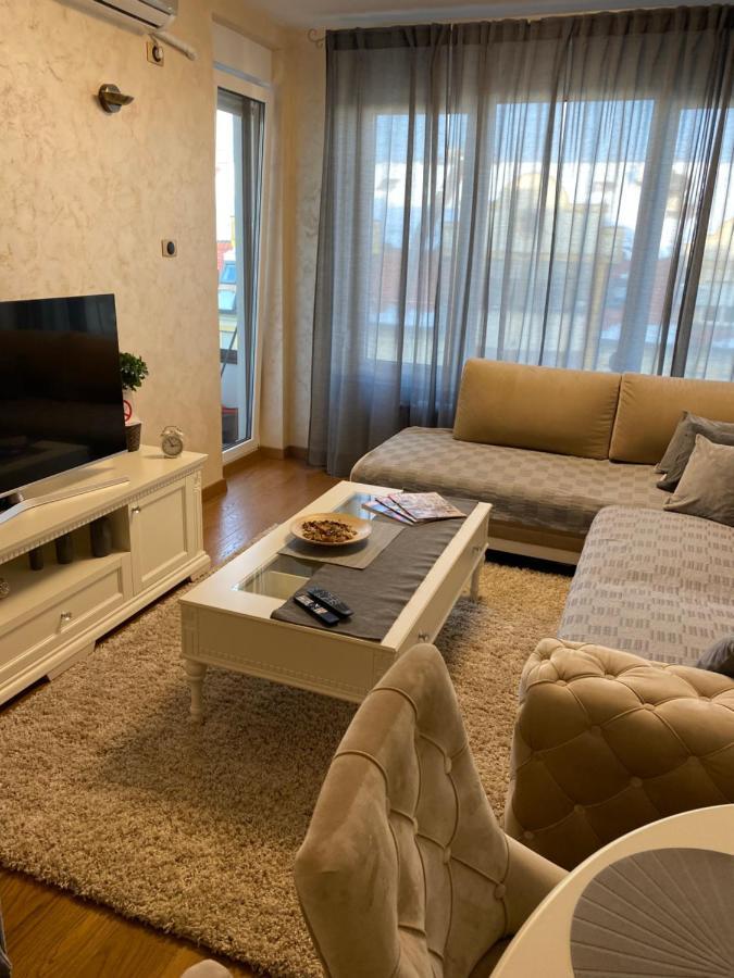 Tesla 70 Apartment With Secure Parking In The Garage Novi Sad Bagian luar foto