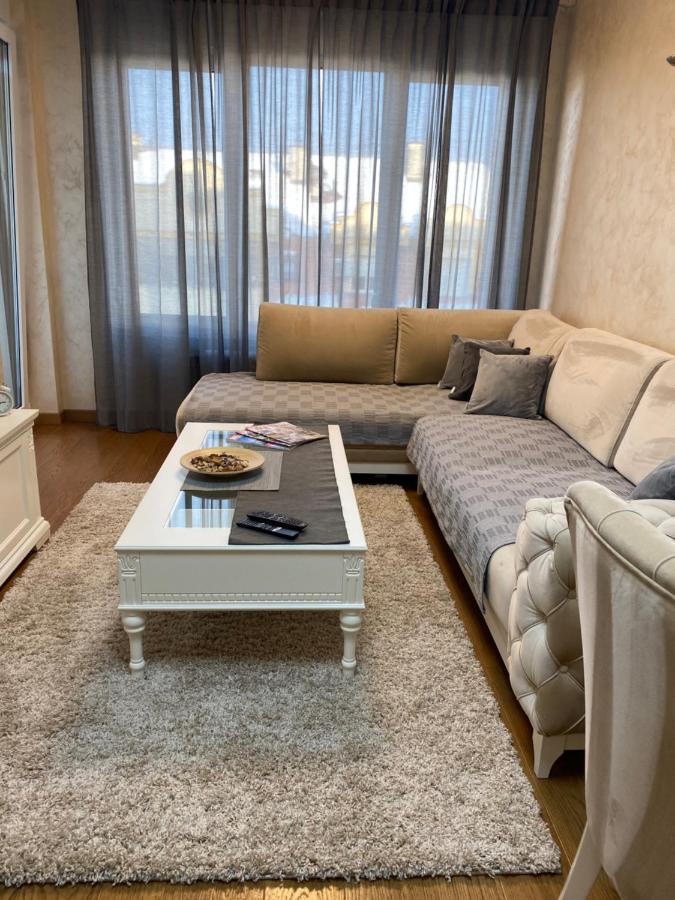 Tesla 70 Apartment With Secure Parking In The Garage Novi Sad Bagian luar foto